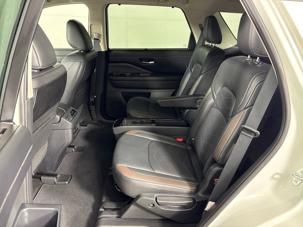 Used 2024 Nissan Pathfinder Platinum FWD image 22