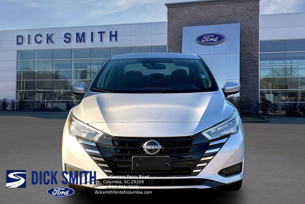Used 2025 Nissan Versa SV FWD image 2