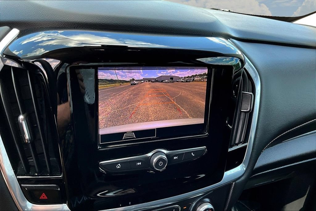 Used 2021 Chevrolet Traverse LS FWD image 16