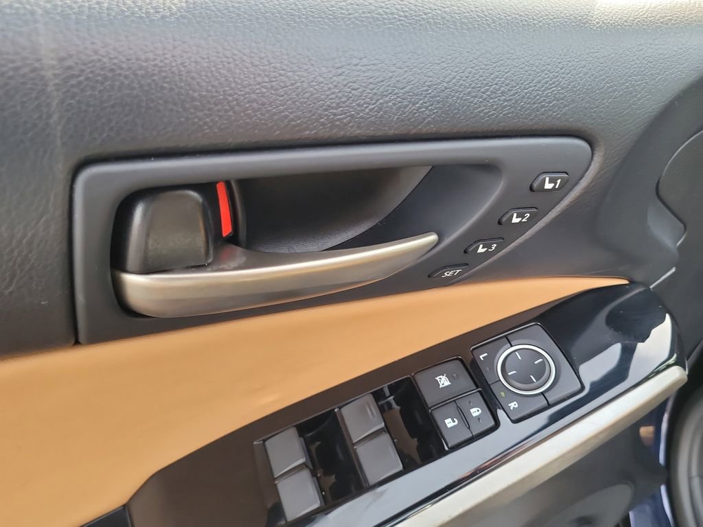 Used 2019 Lexus IS 300 AWD w/ Navigation Package image 13