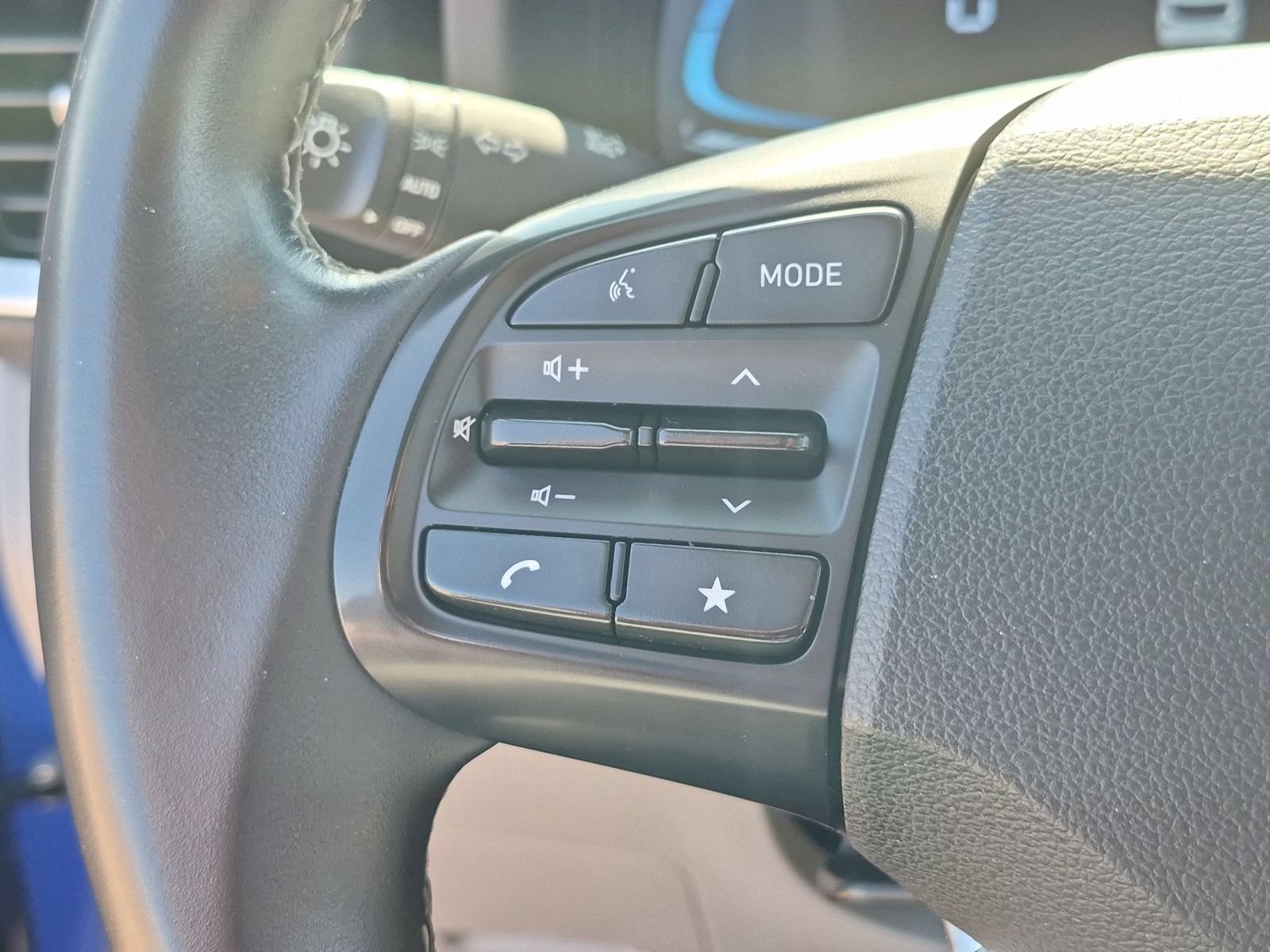 Used 2025 Hyundai Venue SEL FWD image 20