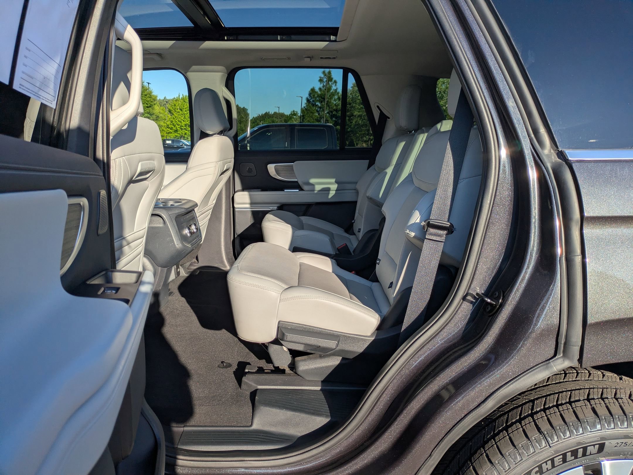Certified 2025 Ford Expedition Platinum w/ Driver's Package AWD/4WD image 27