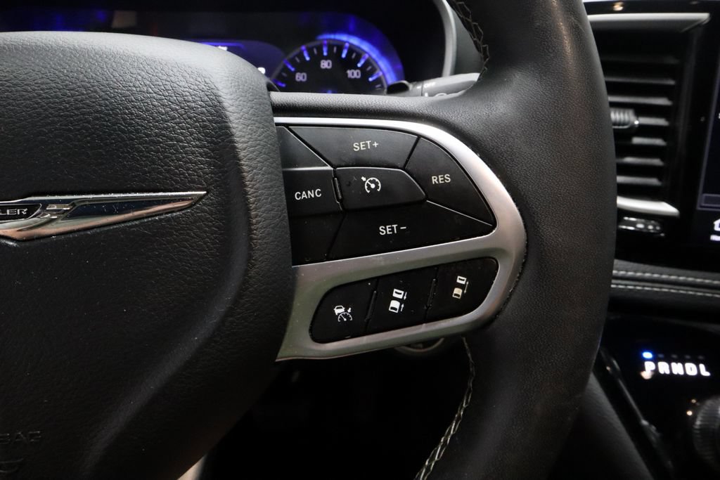 Used 2025 Chrysler Pacifica Select FWD image 28