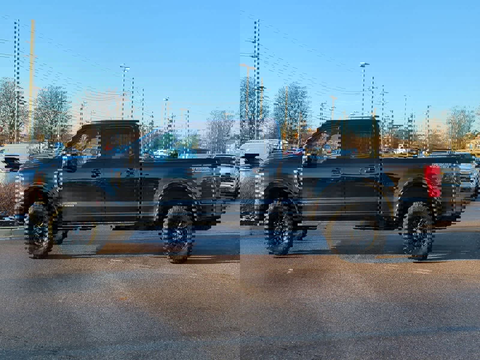 Certified 2022 Ford F350 Lariat w/ Tremor Off-Road Package image 5