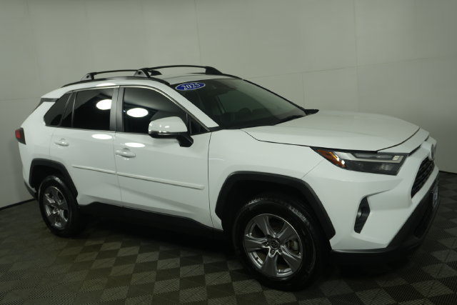 Used 2025 Toyota RAV4 XLE AWD/4WD image 1