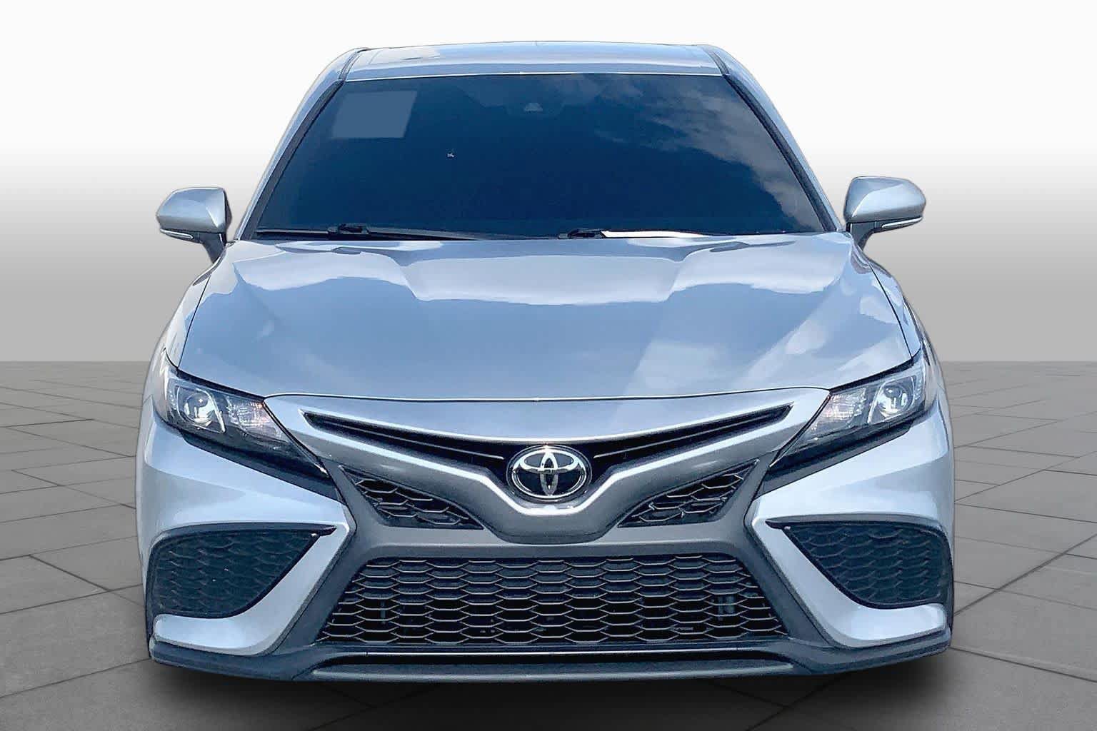 Used 2024 Toyota Camry SE FWD image 4