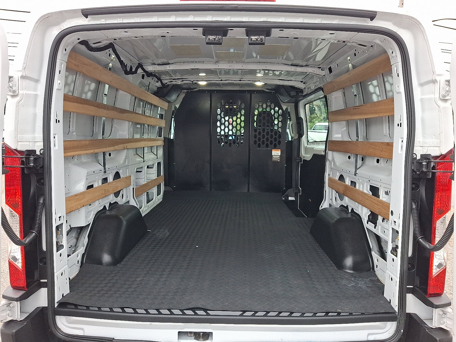 Certified 2025 Ford Transit 250 Low Roof w/ Exterior Upgrade Package RWD image 28