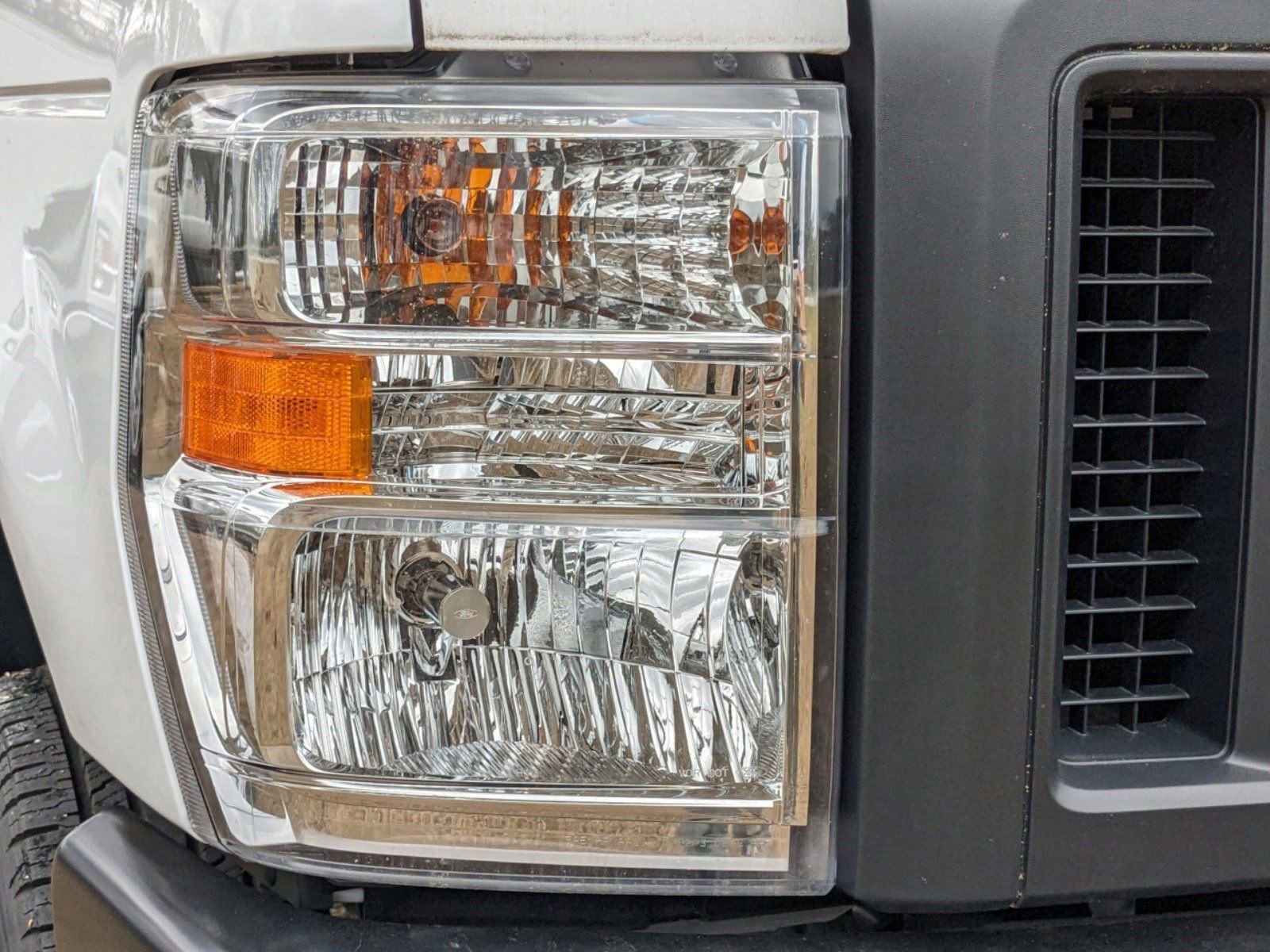 Certified 2024 Ford E-450 and Econoline 450 Super Duty w/ Driver's Safety Package image 8