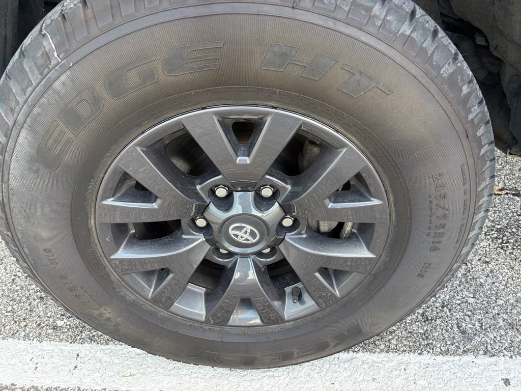 Used 2021 Toyota Tacoma SR5 AWD/4WD image 42