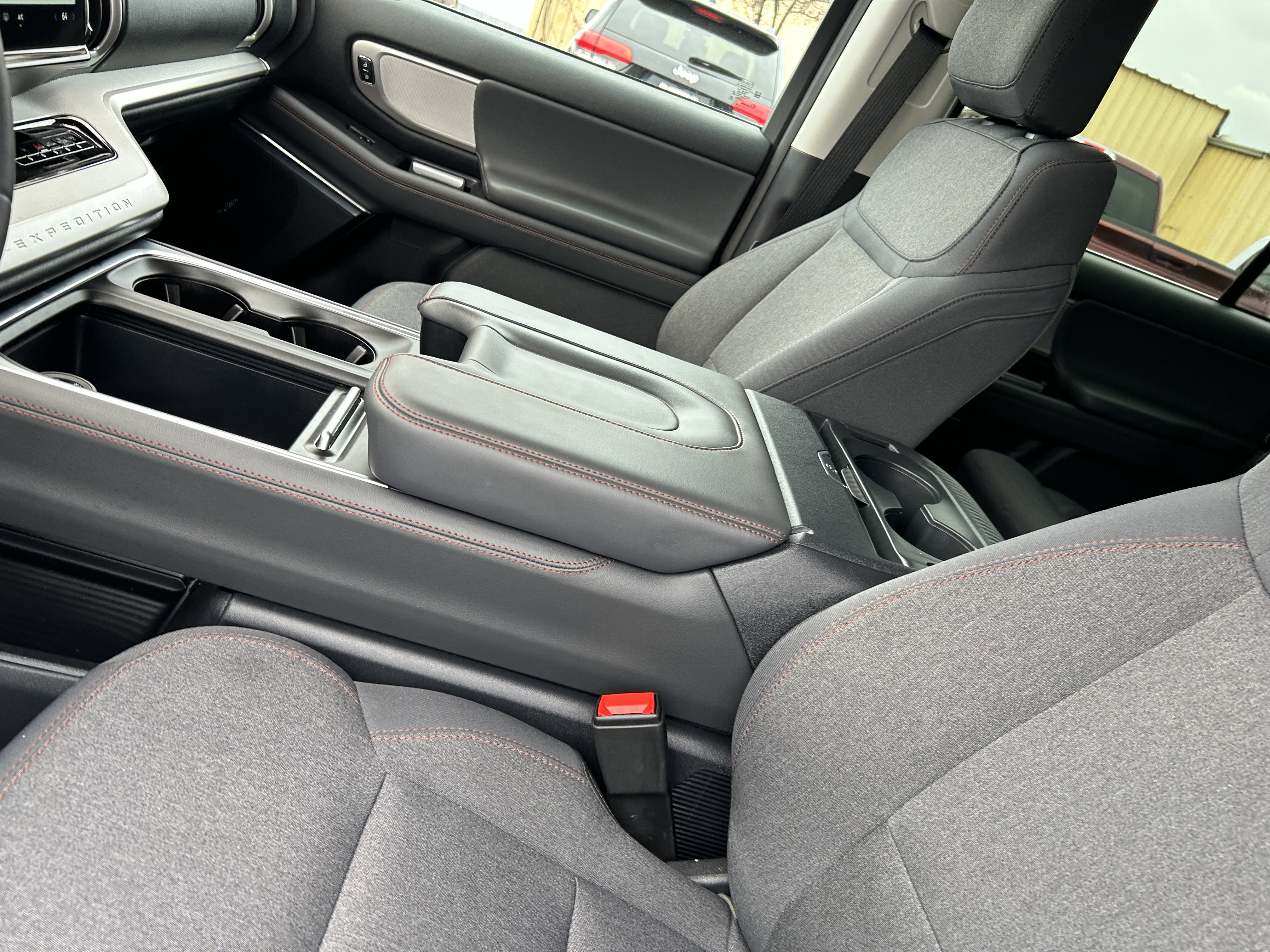 Certified 2025 Ford Expedition Active image 11