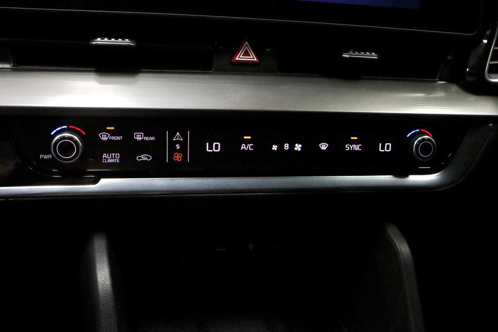 Used 2025 Kia Sportage EX AWD/4WD image 31