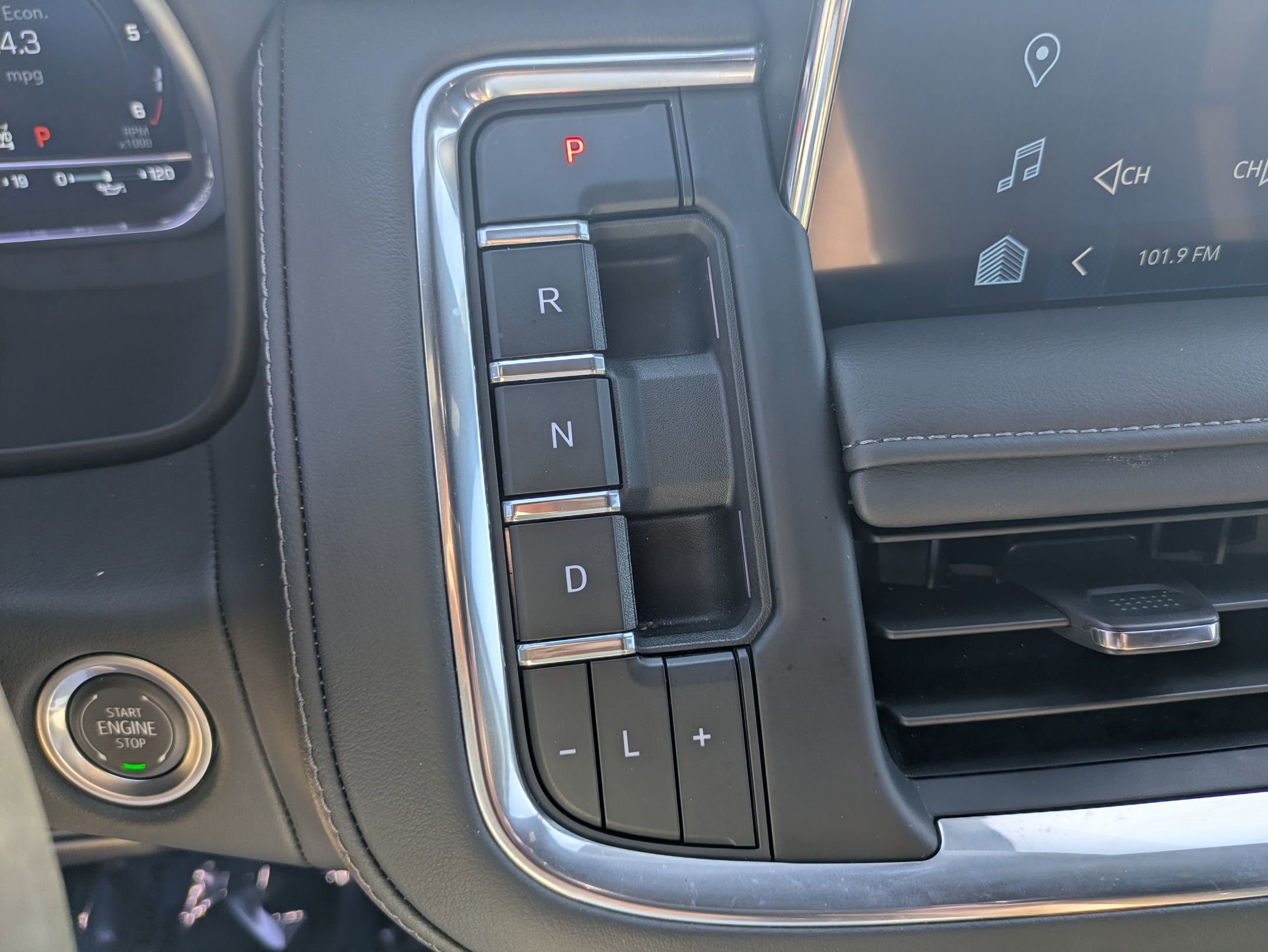 Used 2024 Chevrolet Tahoe Z71 image 25