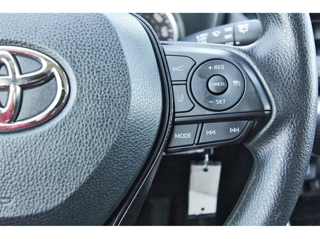 Used 2021 Toyota RAV4 LE FWD image 19