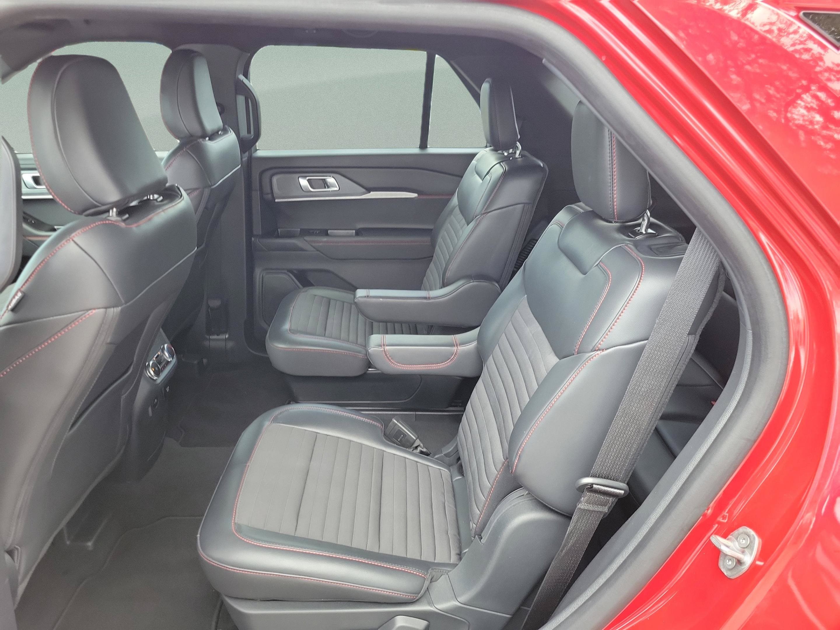Certified 2025 Ford Explorer ST-Line w/ Premium Package RWD image 13
