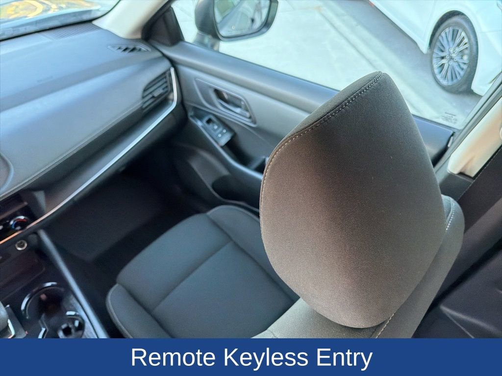 Used 2024 Nissan Rogue S image 16