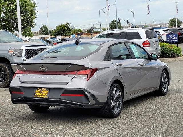 Used 2025 Hyundai Elantra Sport FWD image 4