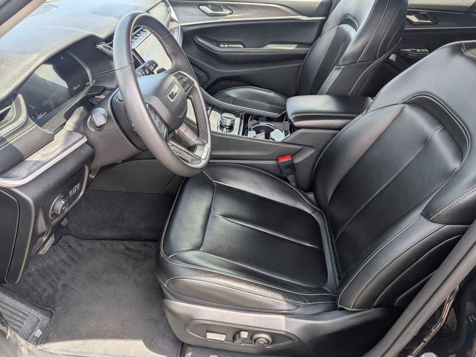 Used 2023 Jeep Grand Cherokee Limited AWD/4WD image 12