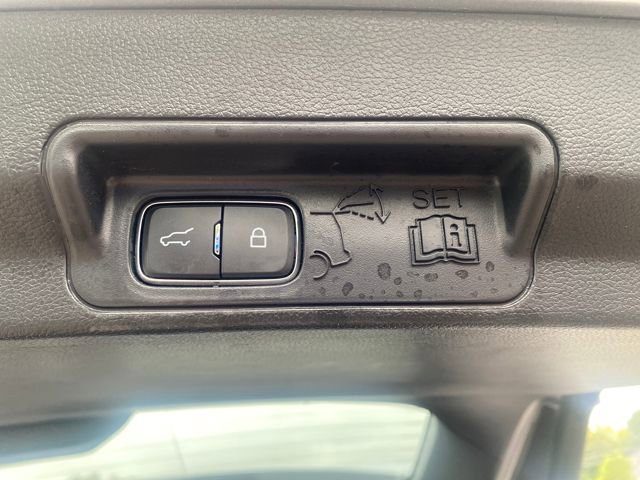 Certified 2022 Ford Explorer XLT w/ Equipment Group 202A image 11