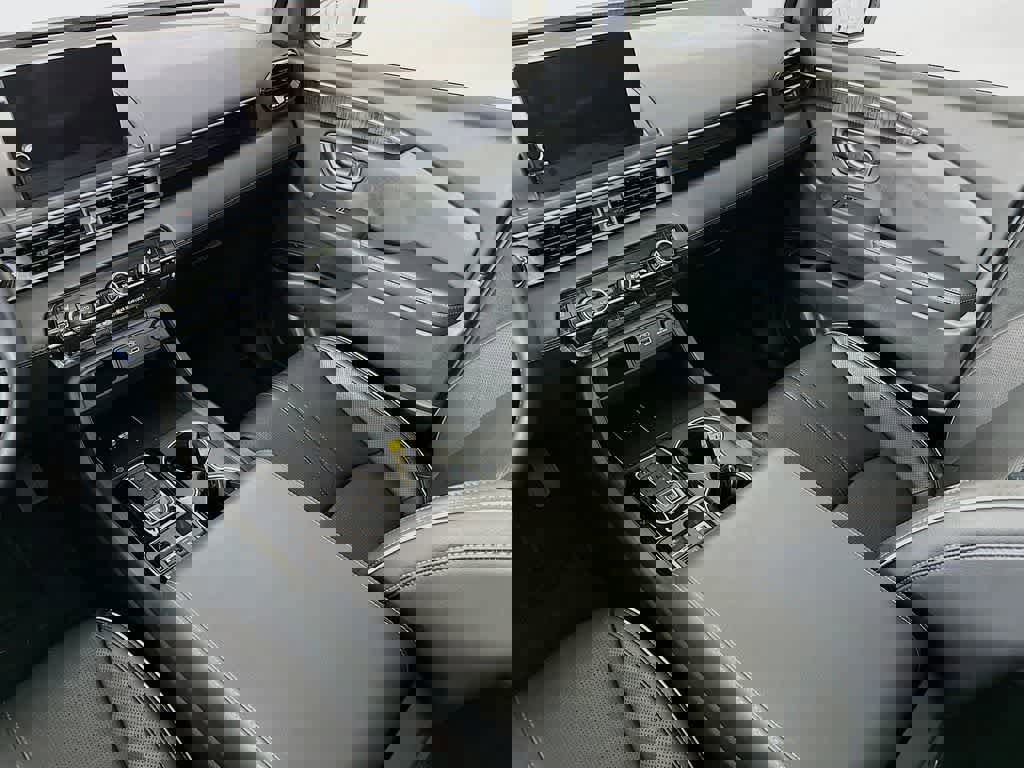 Used 2023 Honda Pilot Elite image 14