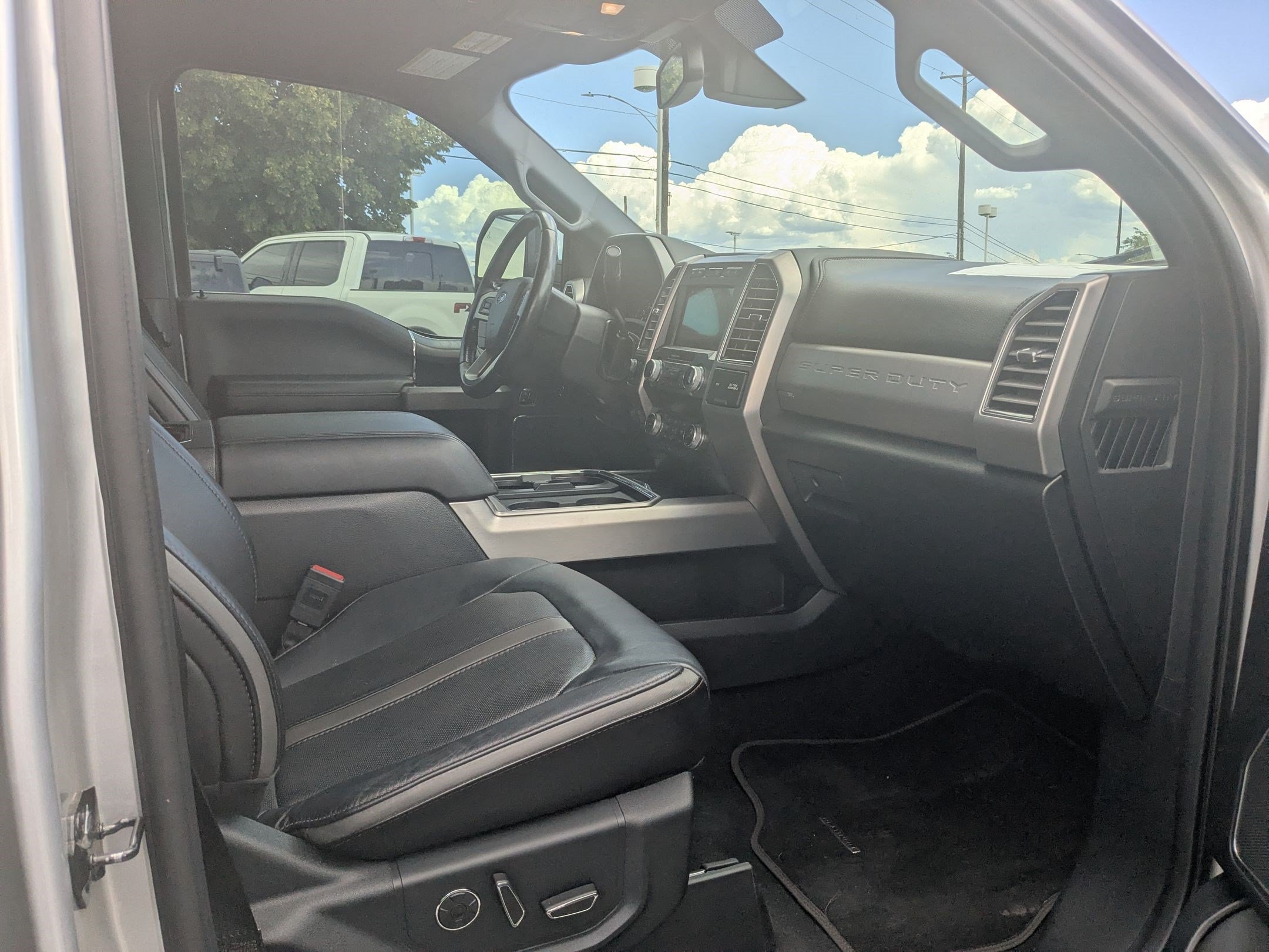 Certified 2019 Ford F350 Platinum w/ Platinum Ultimate Package AWD/4WD image 33