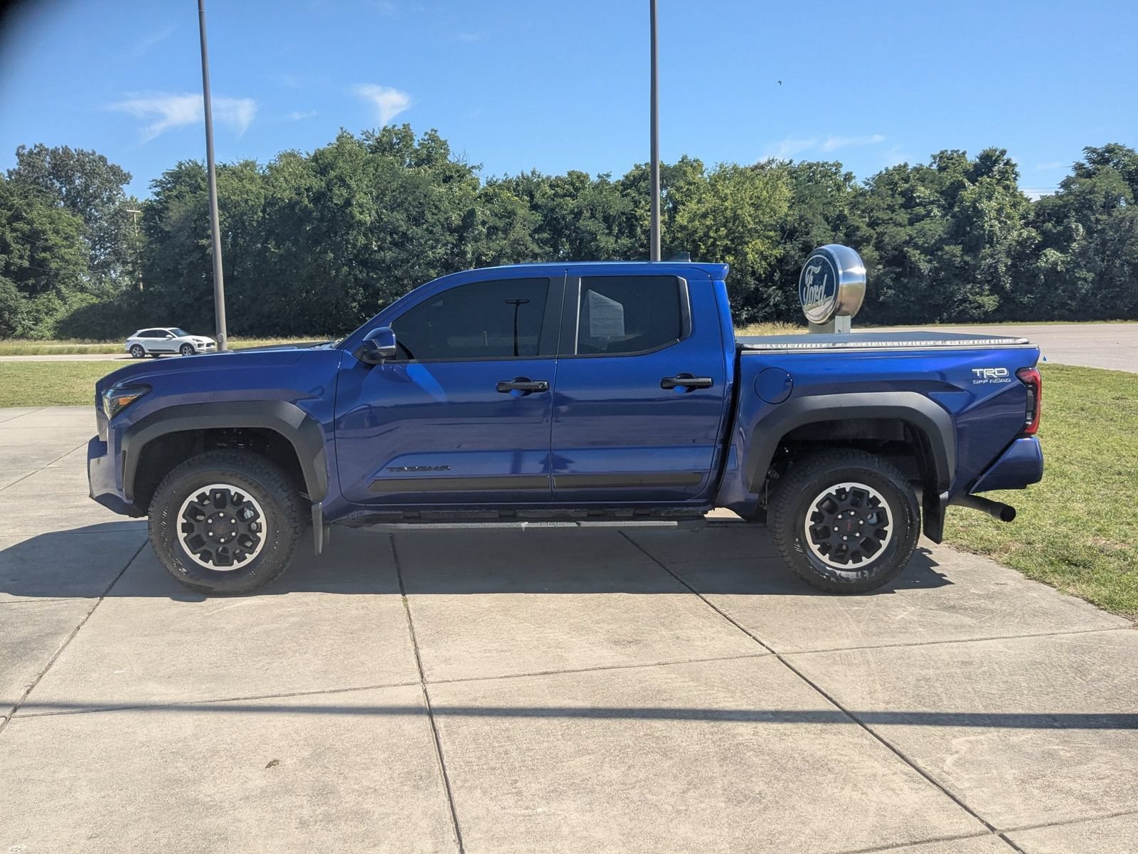 Used 2025 Toyota Tacoma TRD Off-Road w/ TRD Off Road Upgrade Package AWD/4WD image 6