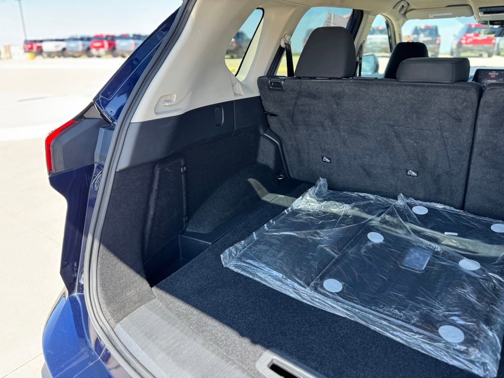 Used 2025 Nissan Rogue SV AWD/4WD image 39