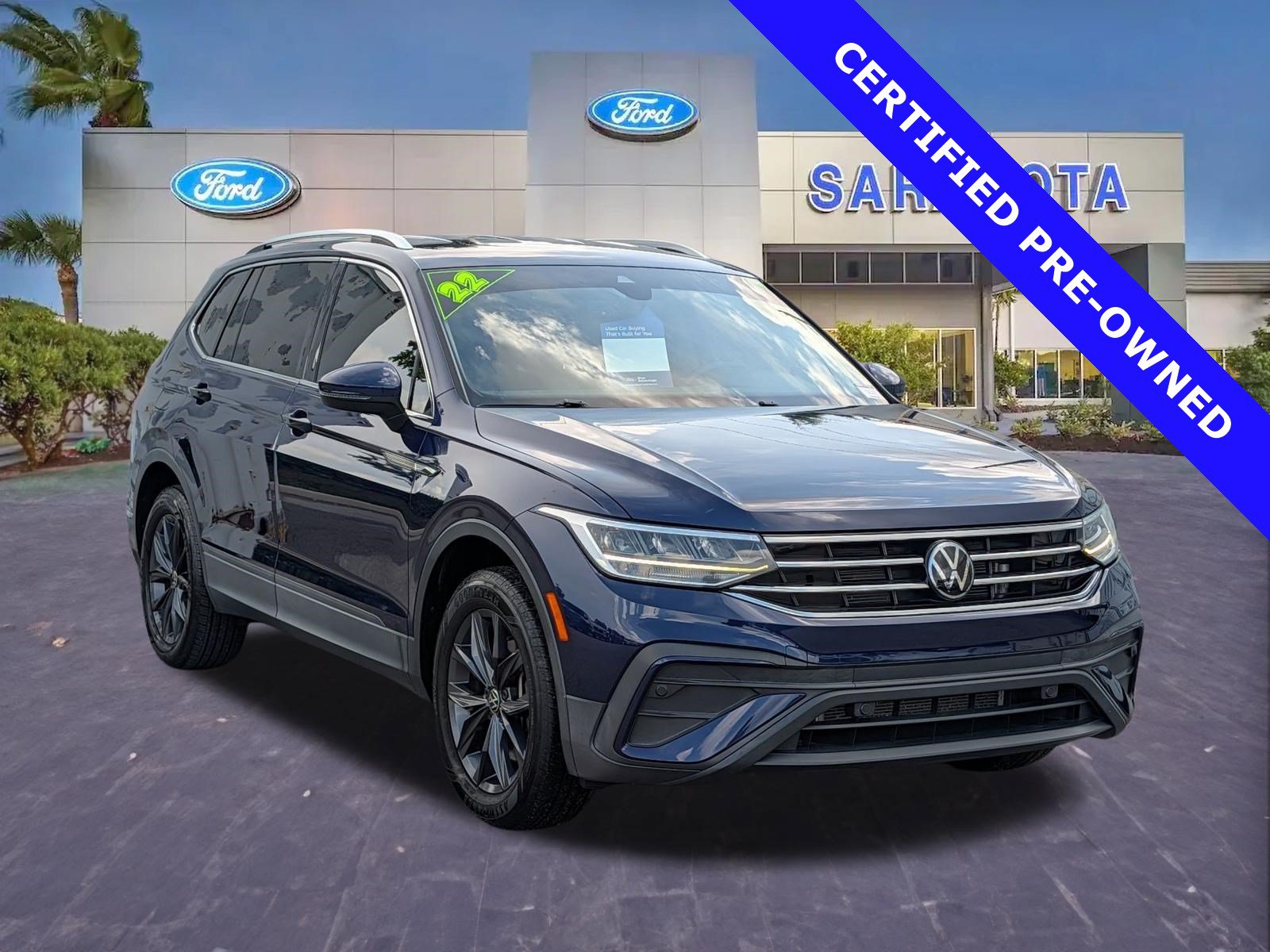 Used 2022 Volkswagen Tiguan SE FWD image 1