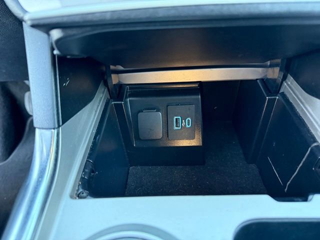 Certified 2022 Ford Explorer XLT w/ Equipment Group 202A image 32