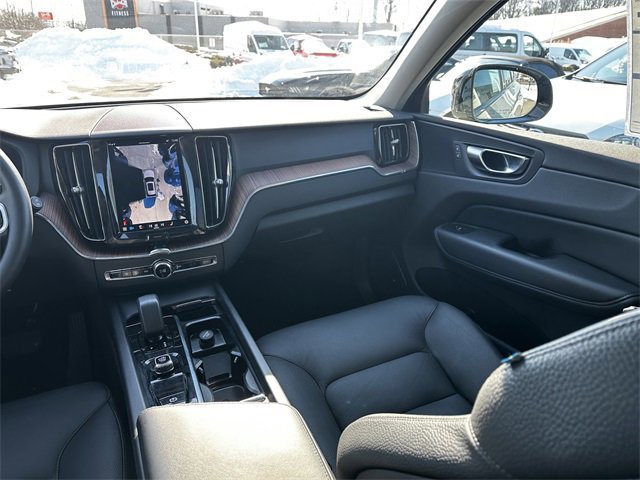 Used 2024 Volvo XC60 B5 Plus image 18