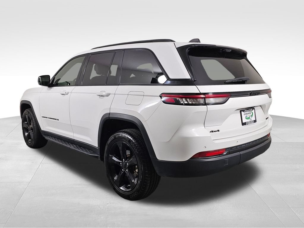 Used 2024 Jeep Grand Cherokee Limited w/ Luxury Tech Group II AWD/4WD image 5