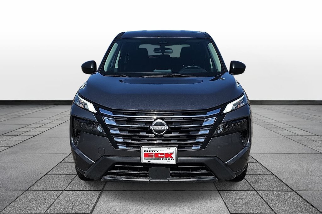 Used 2024 Nissan Rogue S AWD/4WD image 2