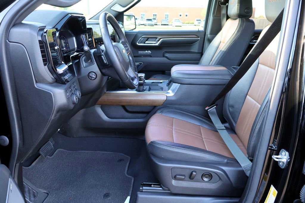 Used 2023 Chevrolet Silverado 1500 High Country w/ Technology Package image 36