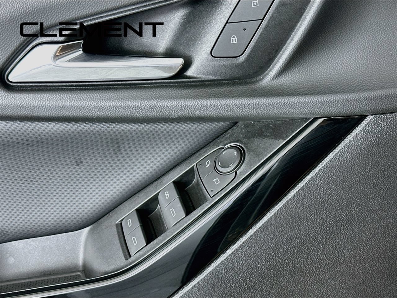 Used 2025 Chevrolet Equinox LT w/ Safety and Technology Package FWD image 26