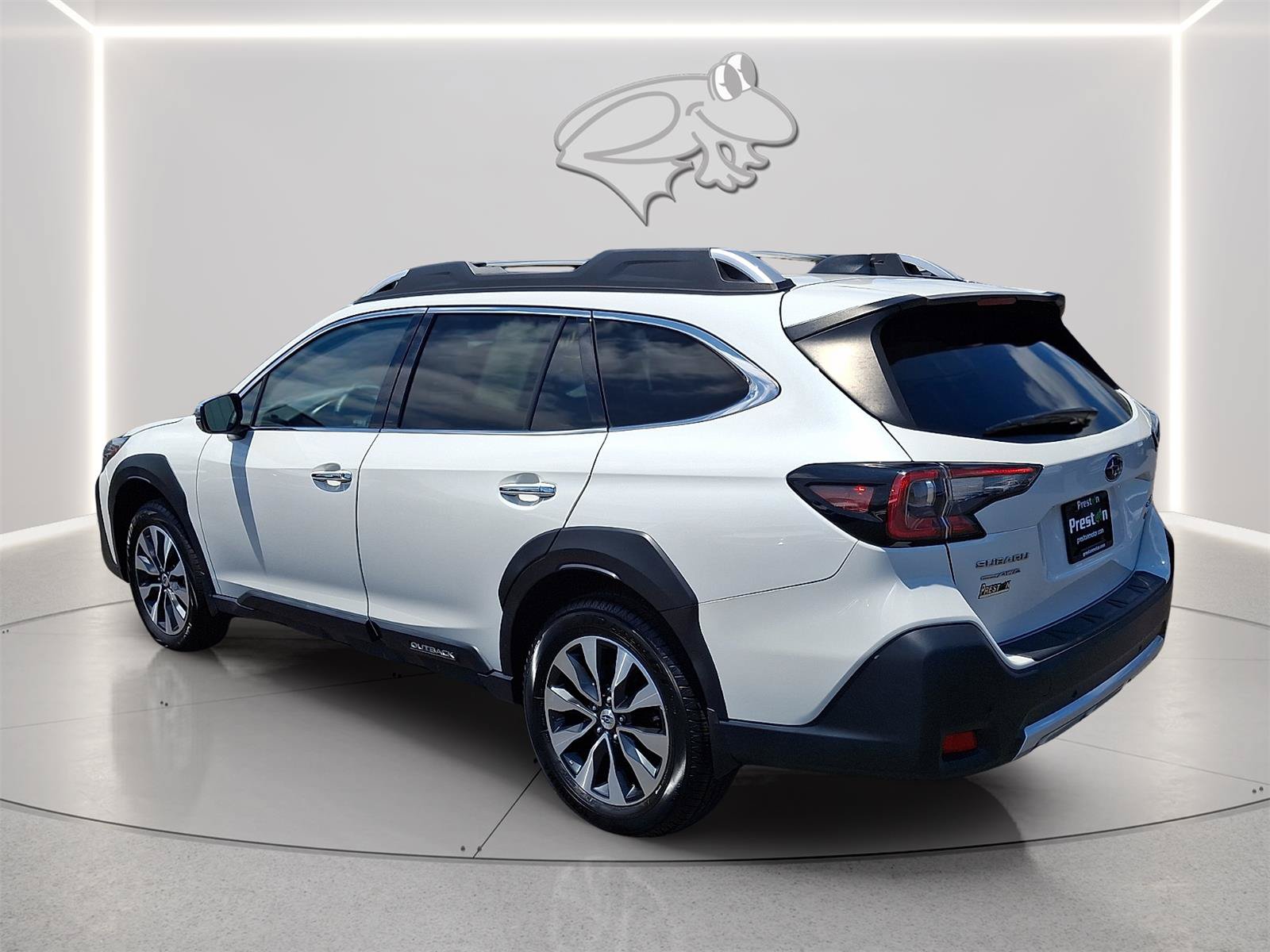 Used 2023 Subaru Outback Touring AWD/4WD image 6
