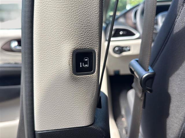 Used 2023 Chrysler Voyager LX FWD image 17