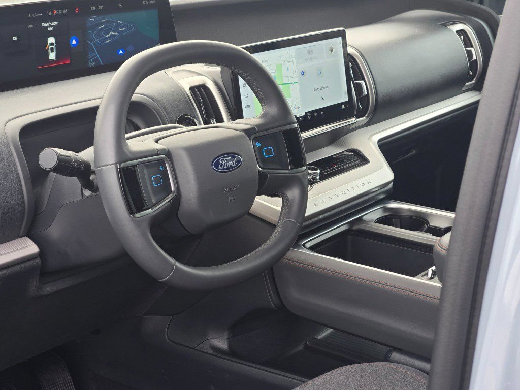Certified 2025 Ford Expedition Active AWD/4WD image 30
