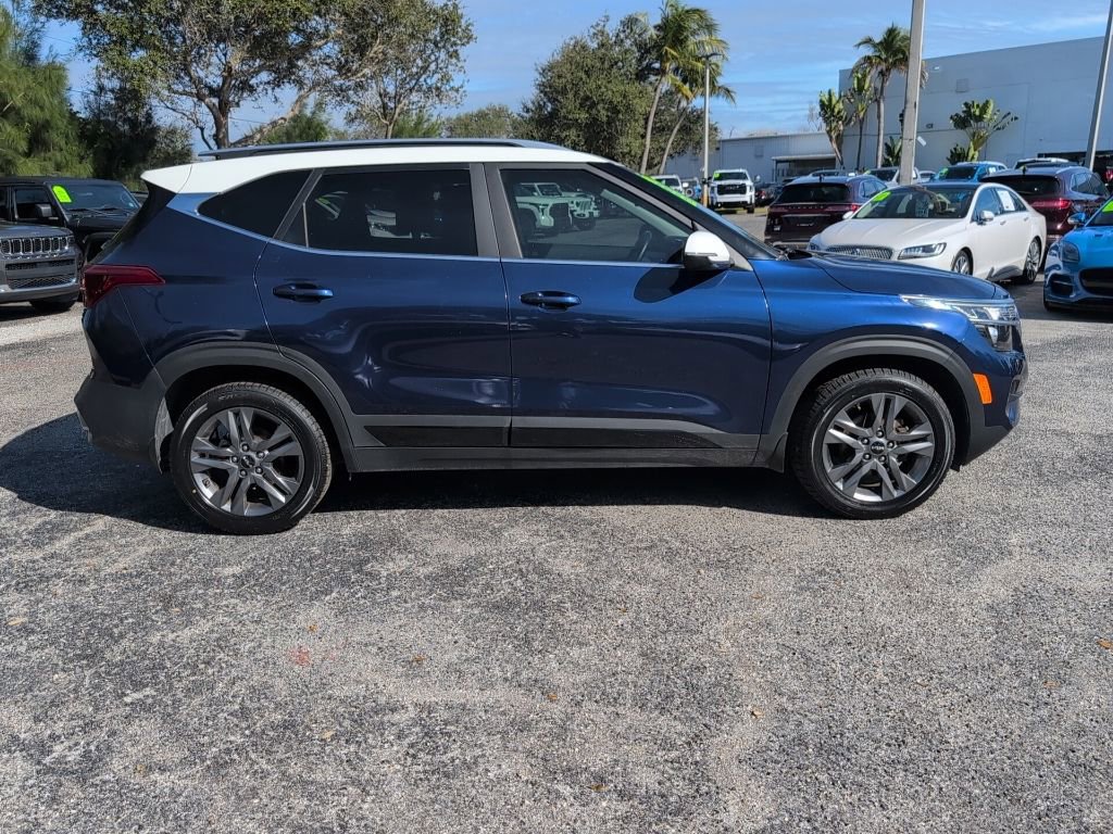 Used 2023 Kia Seltos S w/ Navigation Package image 2