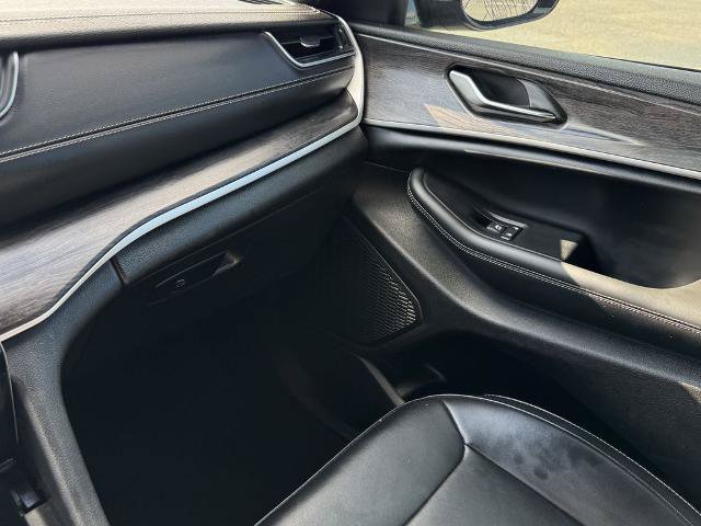 Used 2025 Jeep Grand Cherokee L Limited RWD image 28