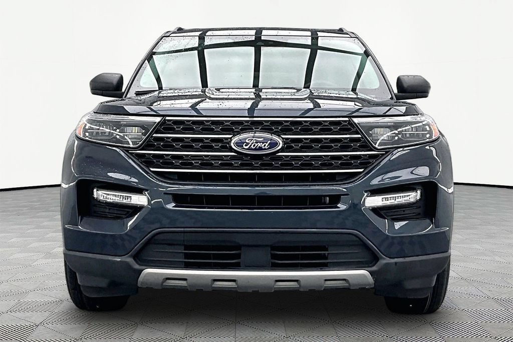 Certified 2023 Ford Explorer XLT w/ Equipment Group 202A AWD/4WD image 3