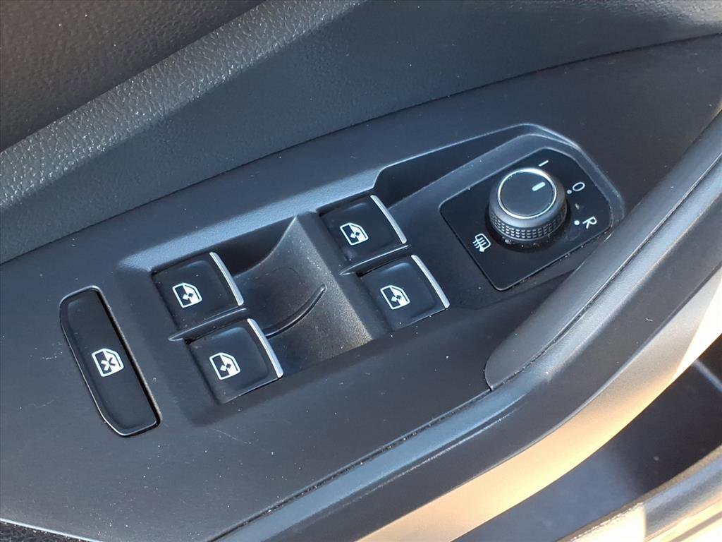 Used 2022 Volkswagen Jetta SE image 11