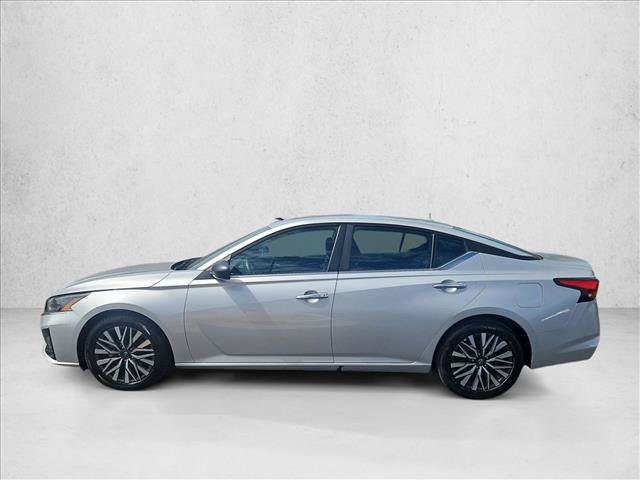 Used 2025 Nissan Altima 2.5 SV FWD image 3