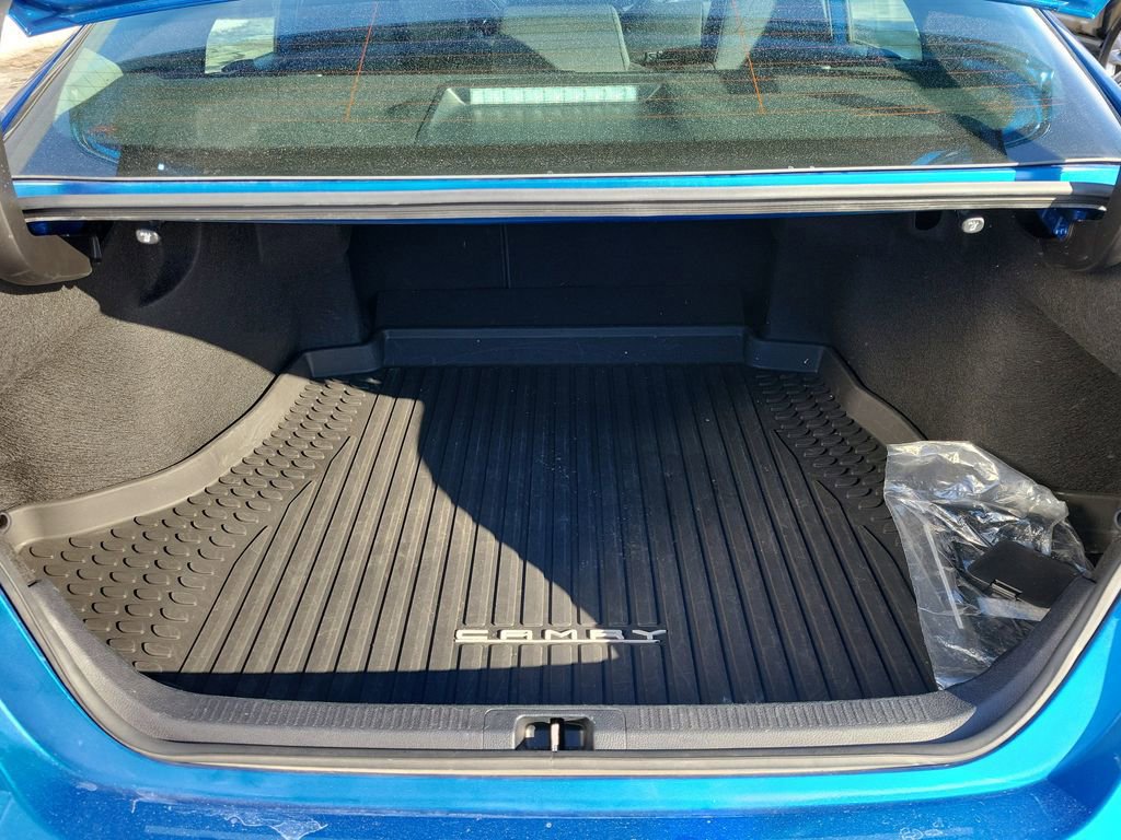 Used 2020 Toyota Camry LE image 10