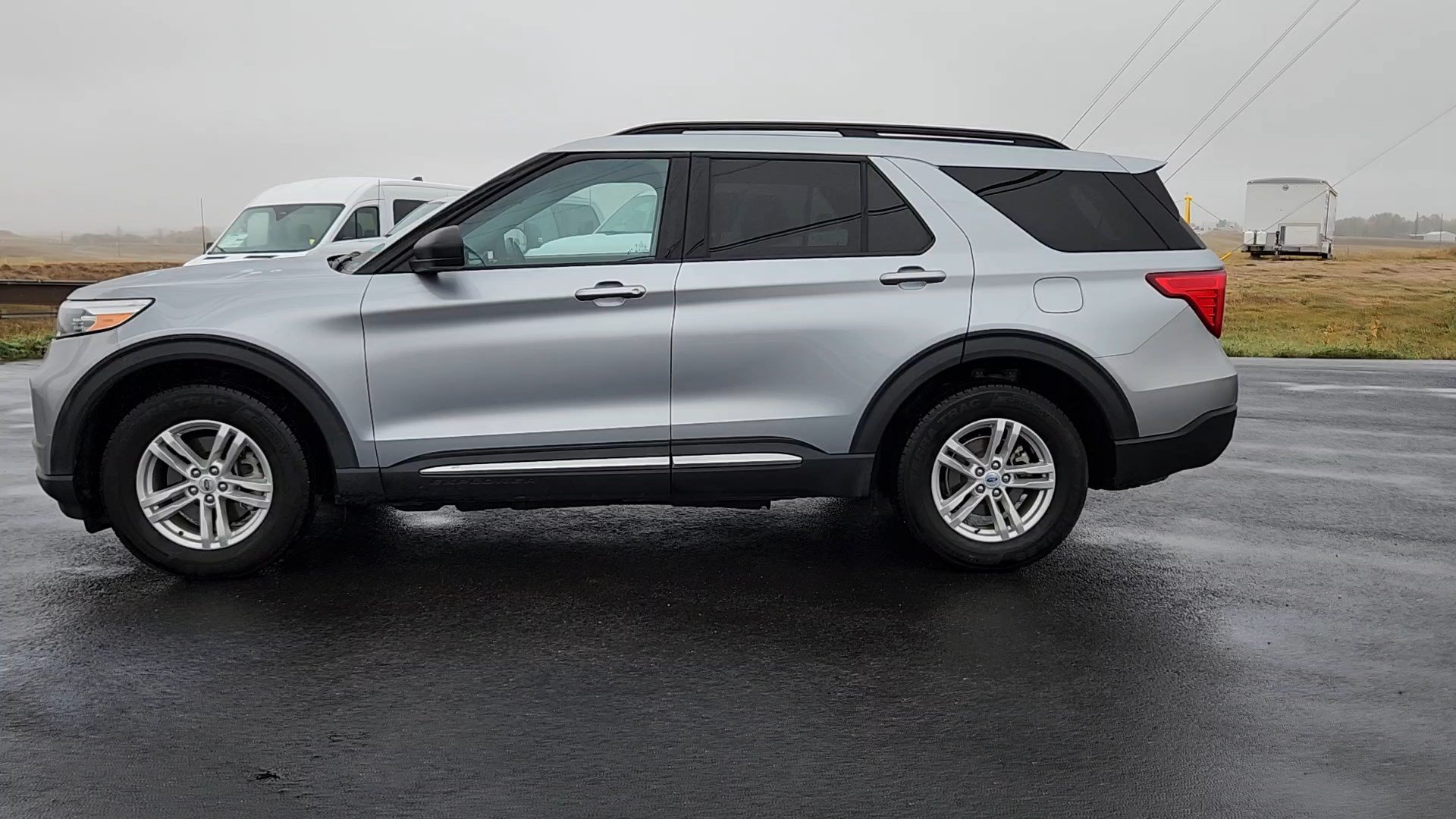 Certified 2023 Ford Explorer XLT w/ Equipment Group 202A AWD/4WD image 3