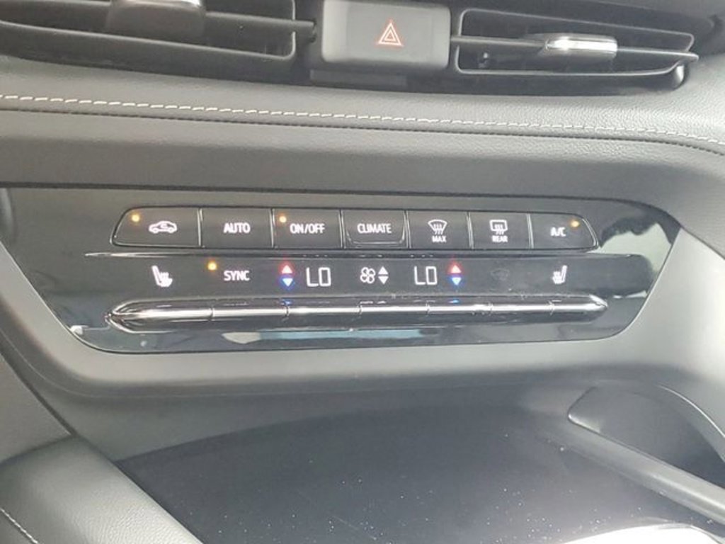 Used 2023 Buick Envision Essence image 59