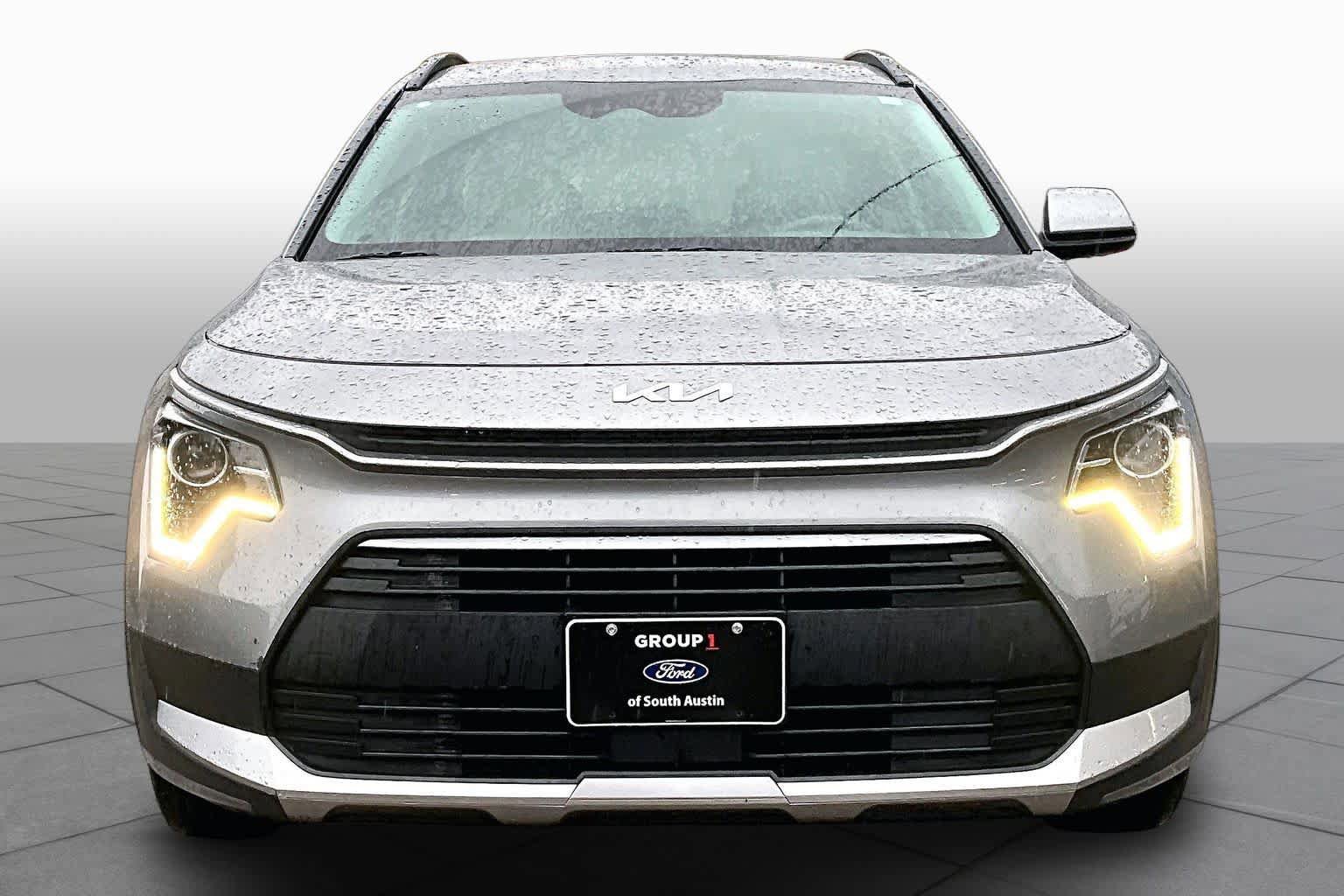 Used 2023 Kia Niro EX FWD image 4