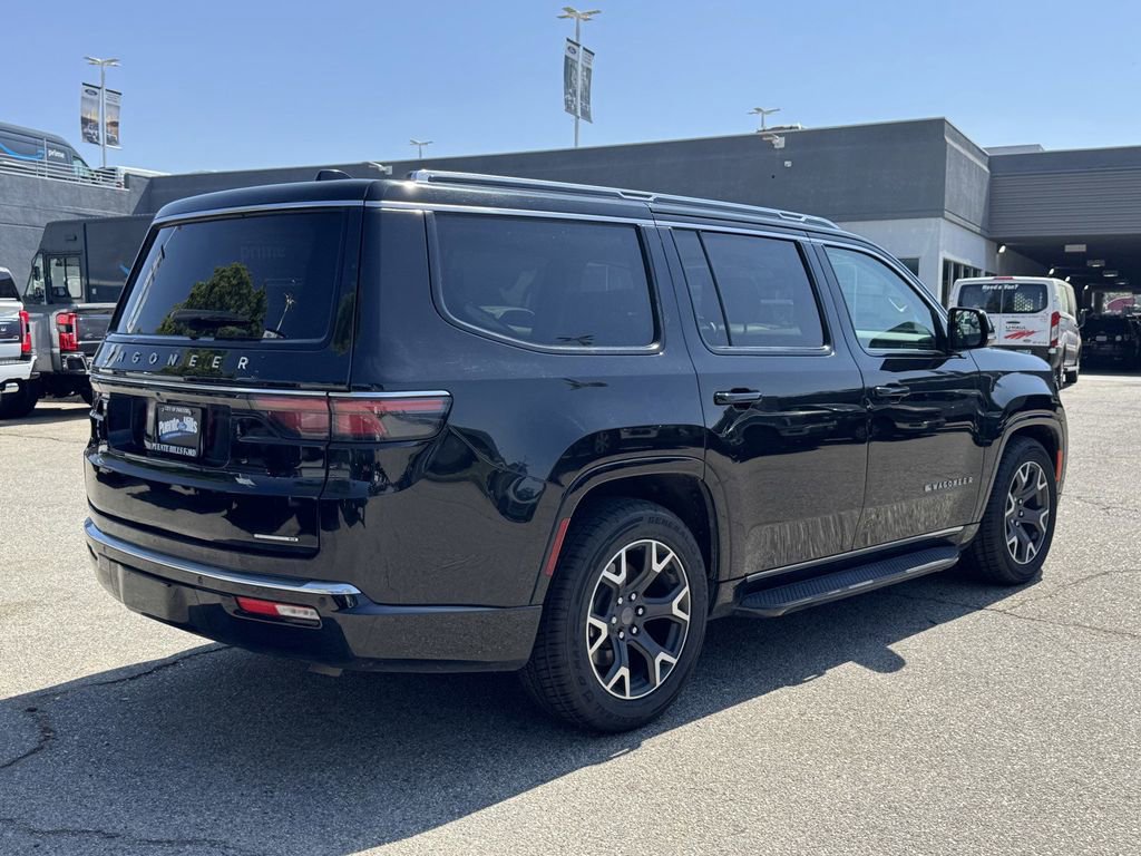 Used 2024 Jeep Wagoneer Series III AWD/4WD image 6