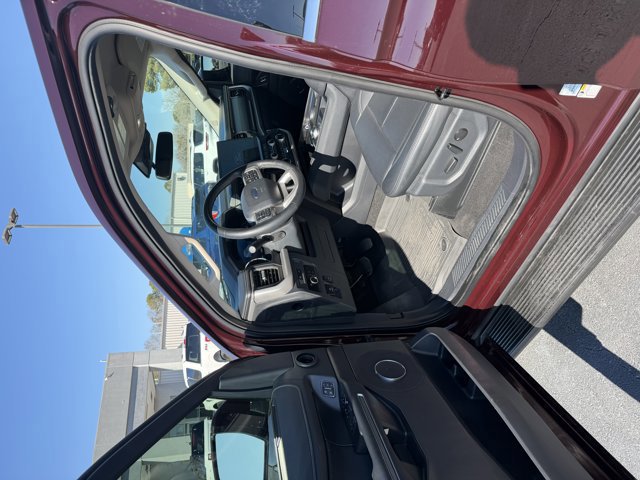 Certified 2024 Ford Expedition XLT image 7