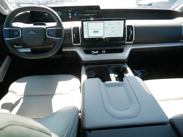 Certified 2025 Ford Expedition Active AWD/4WD image 17