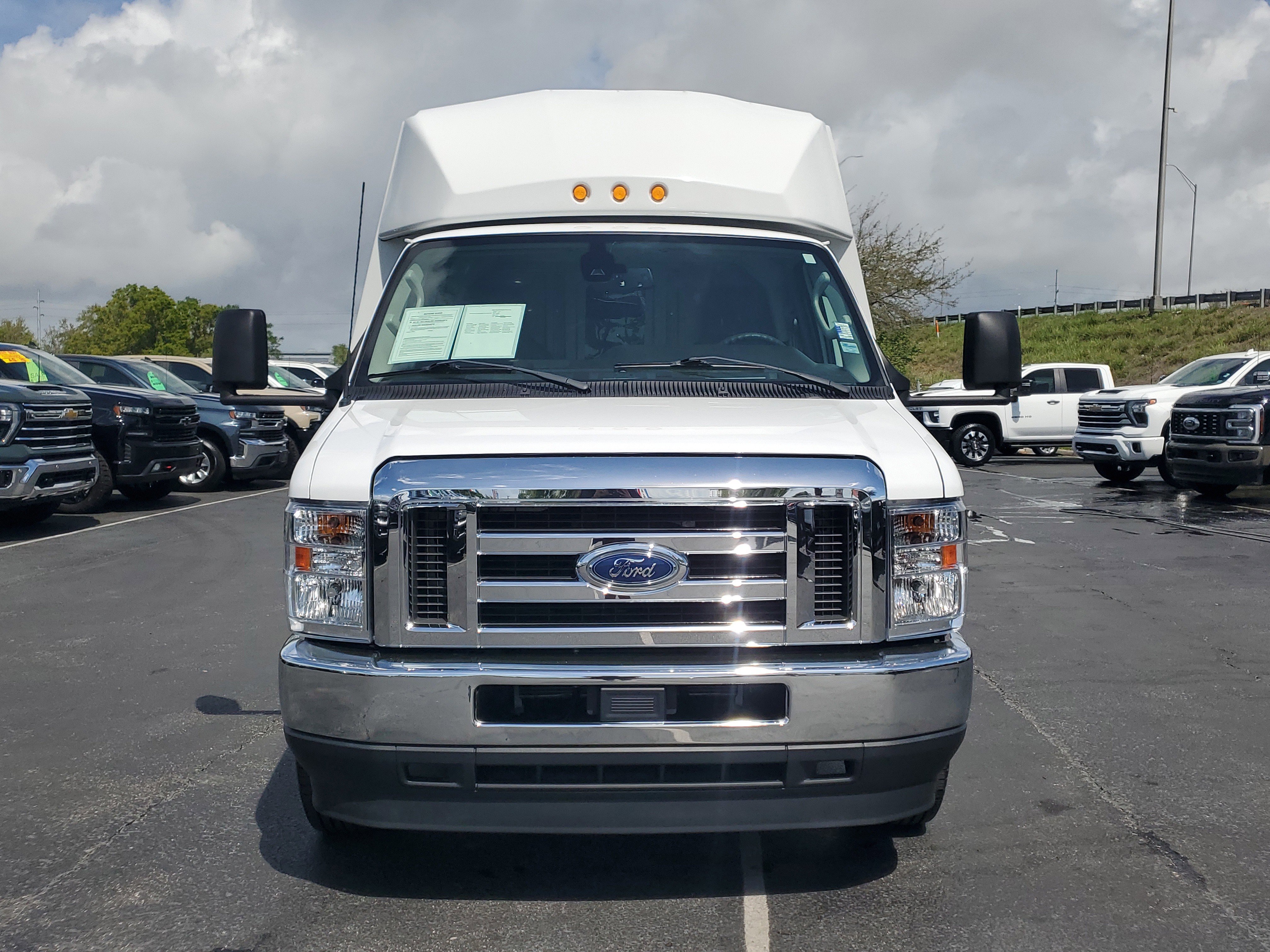 Certified 2024 Ford E-450 and Econoline 450 Super Duty w/ Driver's Safety Package image 5