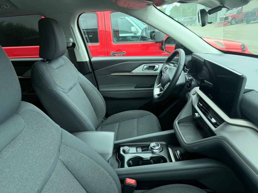 Certified 2025 Ford Explorer Active AWD/4WD image 9
